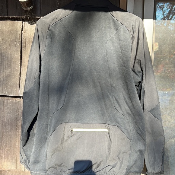 Men’s Polo Performance Nylon, Polyster men’s Jacket. Size XL with yellow zipper - Picture 5 of 9